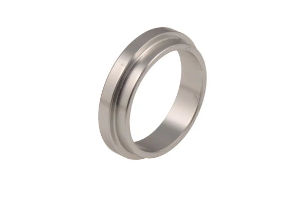 Locking spacer for HST stub axle